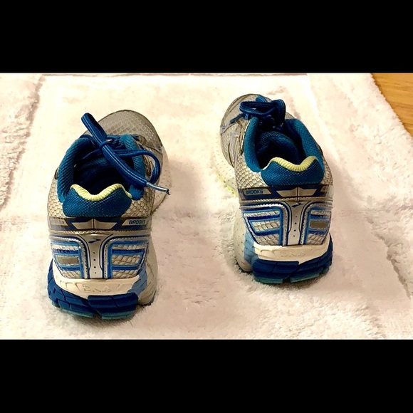 Adrenaline GTS sneaker, gently worn - Picture 4 of 9